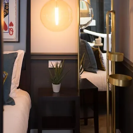 The Royal Suite - Champs Elysees Apartment