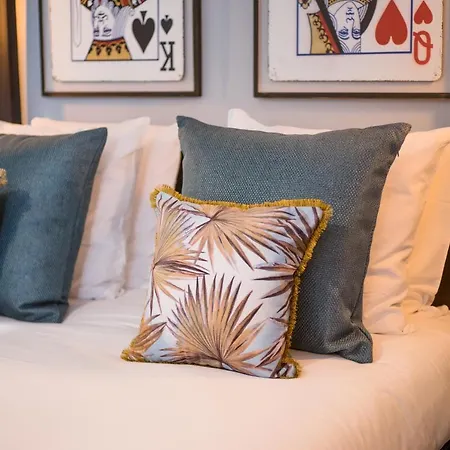 The Royal Suite - Champs Elysees Apartment