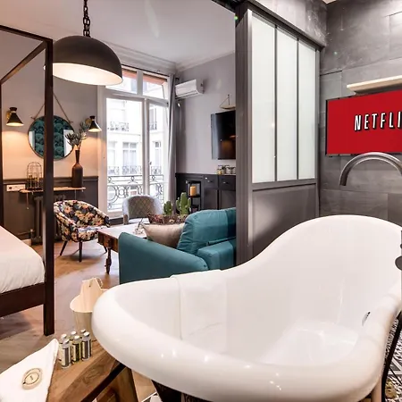 The Royal Suite - Champs Elysees Apartment Paris